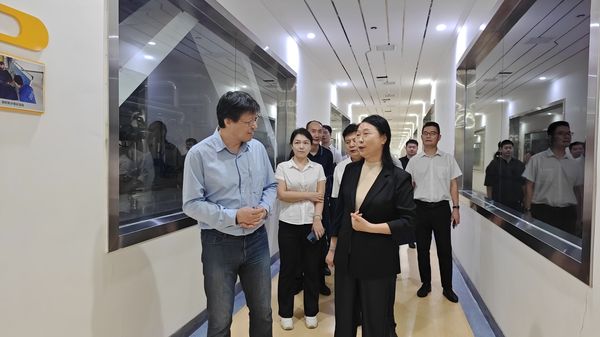 河南證監(jiān)局黨委書記、局長李鋼一行蒞臨公司調(diào)研指導